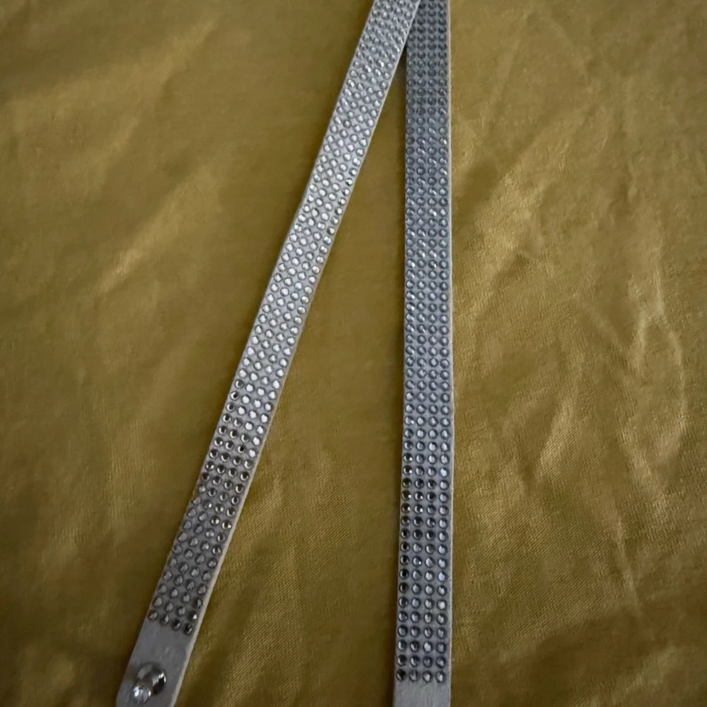 Elegant White Rhinestone soft bracelet - Picture 2 of 3